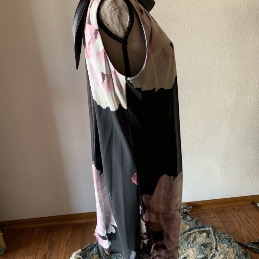 Beautiful sleeveless cowl neck SLNY dress - Picture 4 of 6